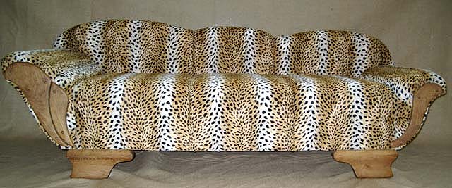 Chaiselongue aus den 30igern in Tieroptik (Serval)